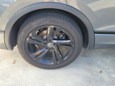 2023 Volkswagen Tiguan SE R-Line Black