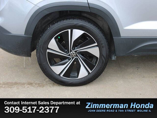 2024 Volkswagen Taos SE 4Motion