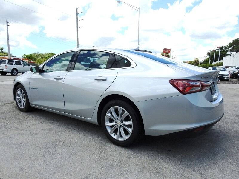 2022 Chevrolet Malibu Sedan - $21,900