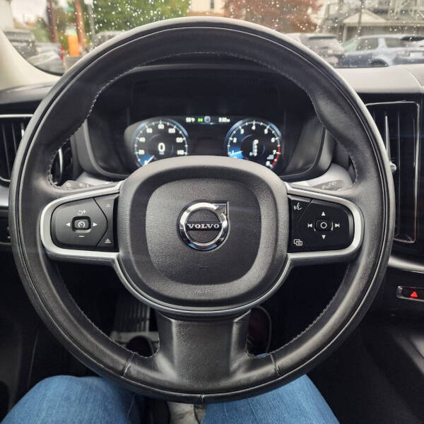 2020 Volvo XC60 T5 Momentum