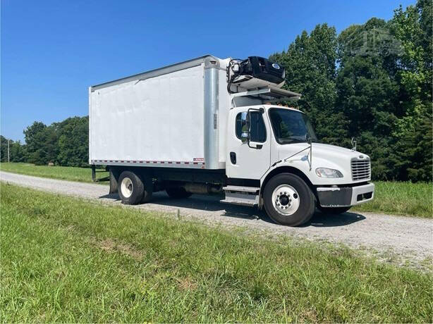 2017 Freightliner Business class M2