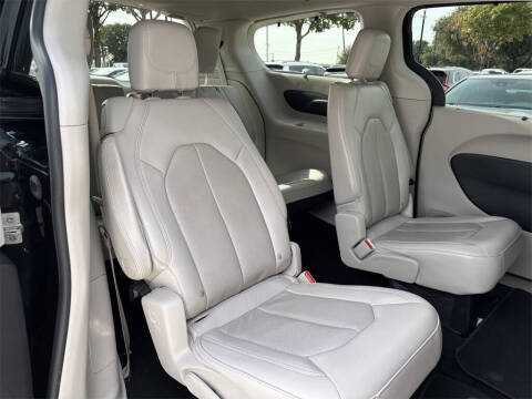 2021 Chrysler Pacifica Touring L