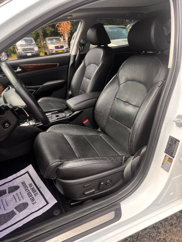 2017 Kia Cadenza Technology