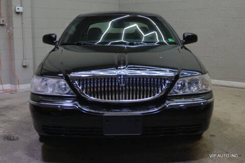 2005 Lincoln Town Car Signature Limited