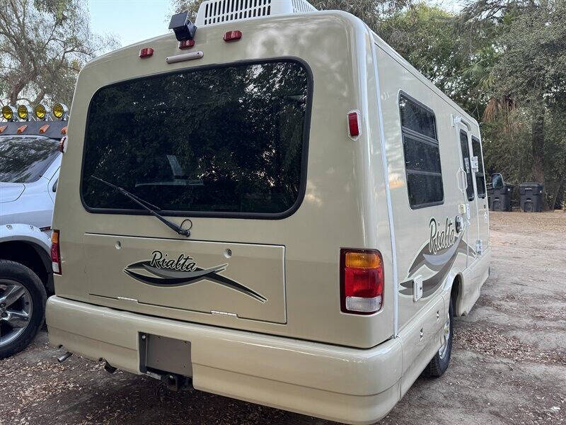 2002 Winnebago Rialta 22QD