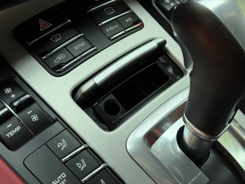 2016 Porsche Cayenne GTS