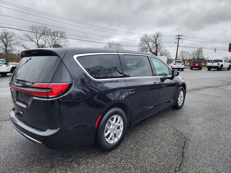 2025 Chrysler Pacifica Select