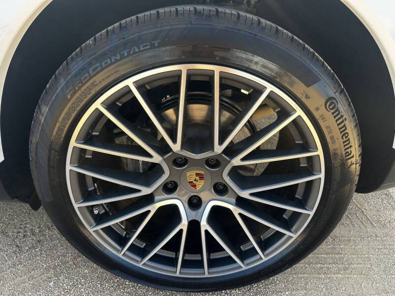 2022 Porsche Cayenne Platinum Edition