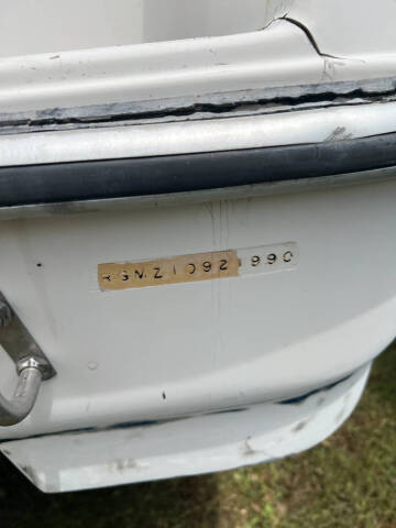 1990 Regal Commodore 265 Cabin Cruiser