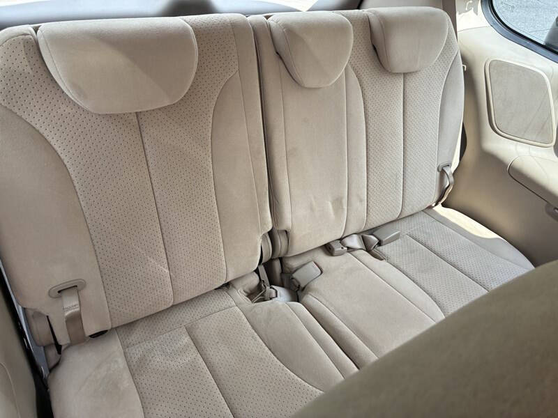 2008 Hyundai Entourage GLS