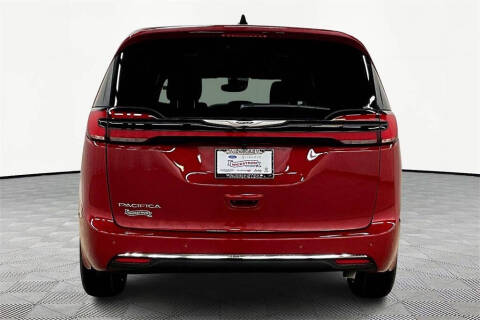 2026 Chrysler Pacifica Select