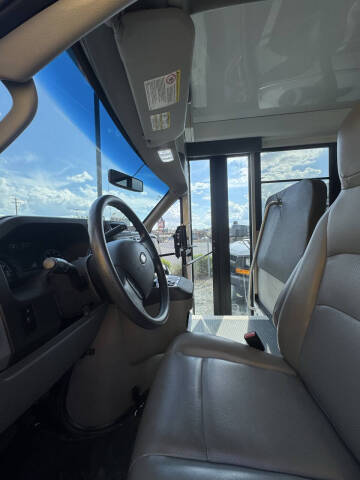 2016 Ford E-Series E-450 SD