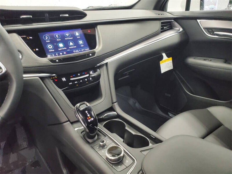 2025 Cadillac XT5 Luxury