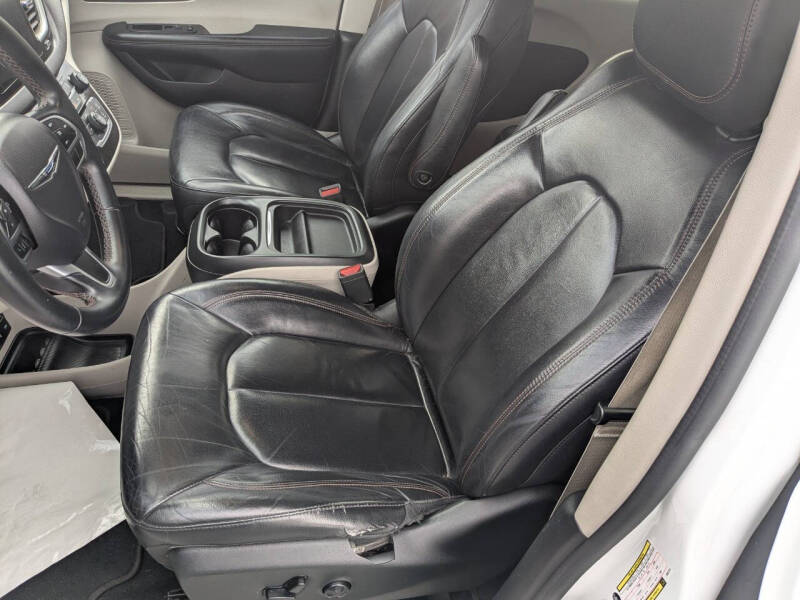 2017 Chrysler Pacifica Touring-L