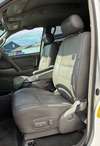 2004 Toyota Sequoia SR5