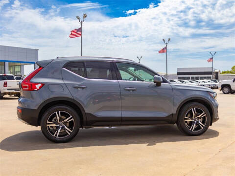 2023 Volvo XC40 B5 Plus Bright Theme