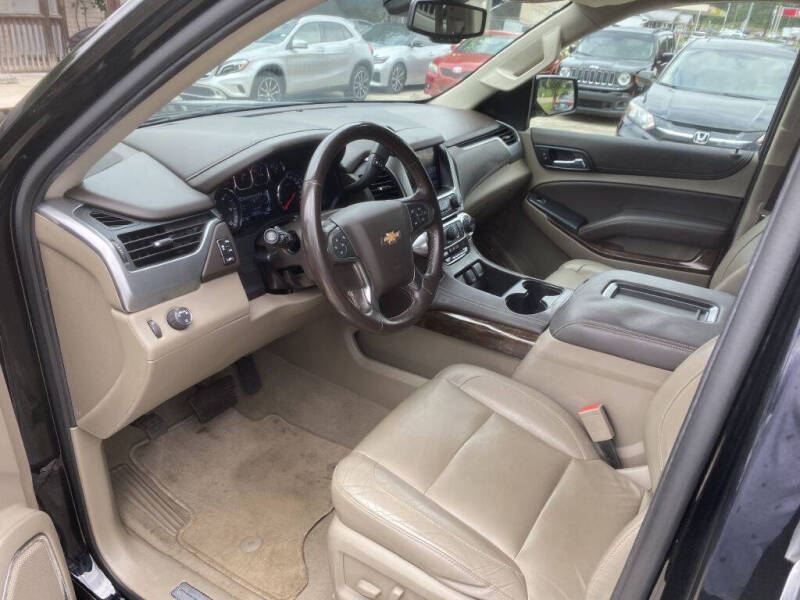 2020 Chevrolet Suburban LT photo 10