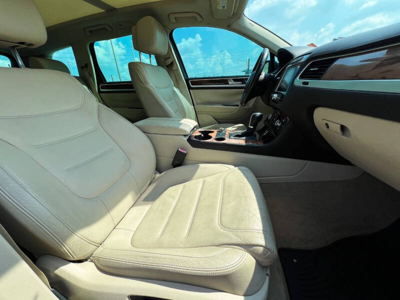 2011 Volkswagen Touareg VR6 Sport