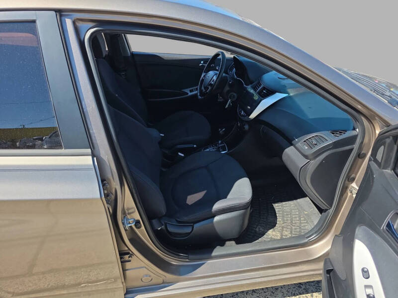 2013 Hyundai Accent SE