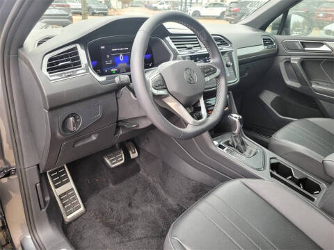 2023 Volkswagen Tiguan SE R-Line Black