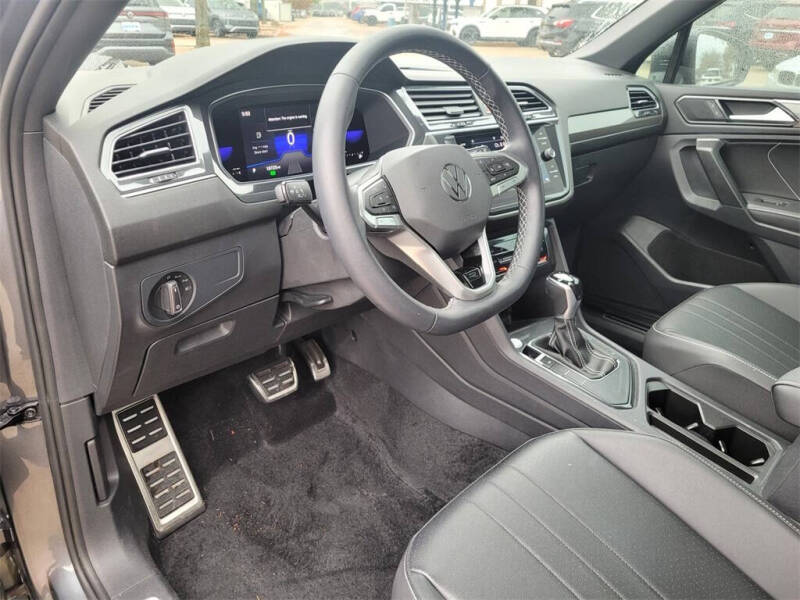 2023 Volkswagen Tiguan SE R-Line Black