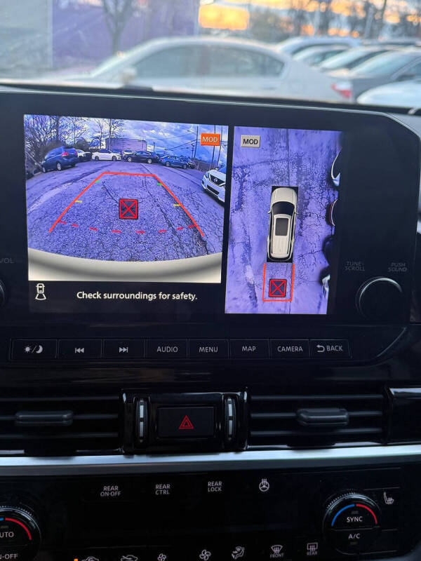 2023 Nissan Pathfinder SL