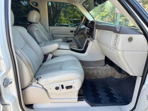 2004 Cadillac Escalade