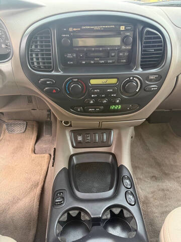 2005 Toyota Sequoia SR5