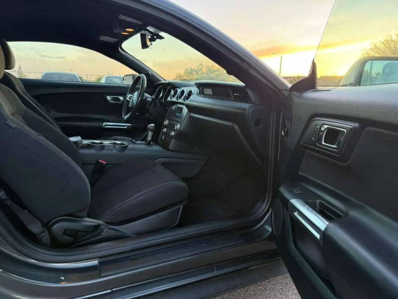 2017 Ford Mustang V6
