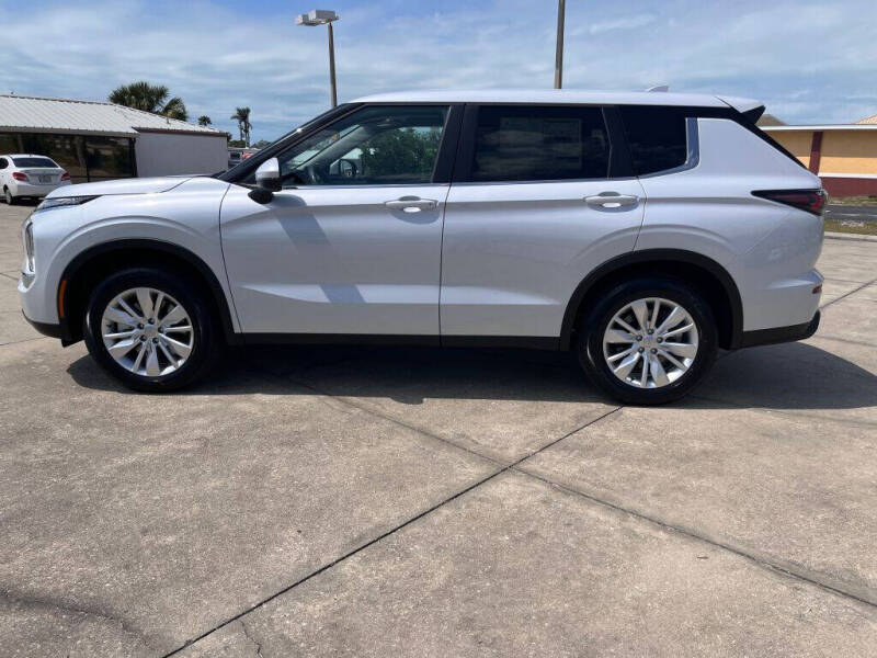 2025 Mitsubishi Outlander ES