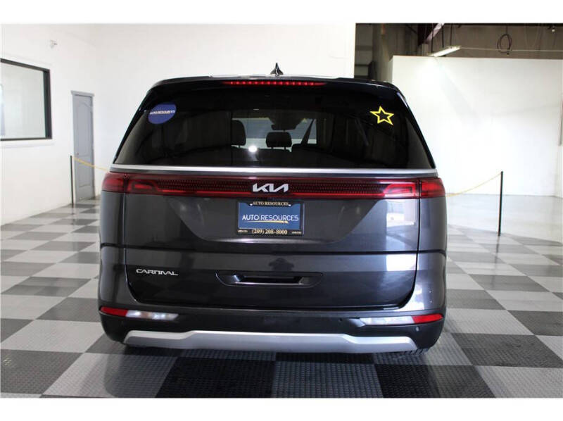 2024 Kia Carnival LX