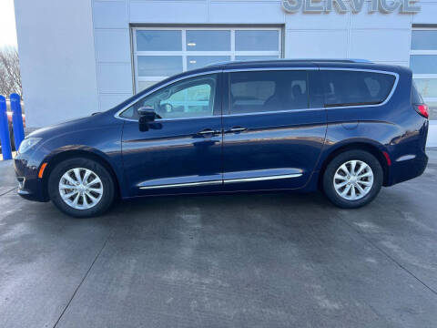 2018 Chrysler Pacifica for sale at Jensen's Dealerships in Sioux City IA