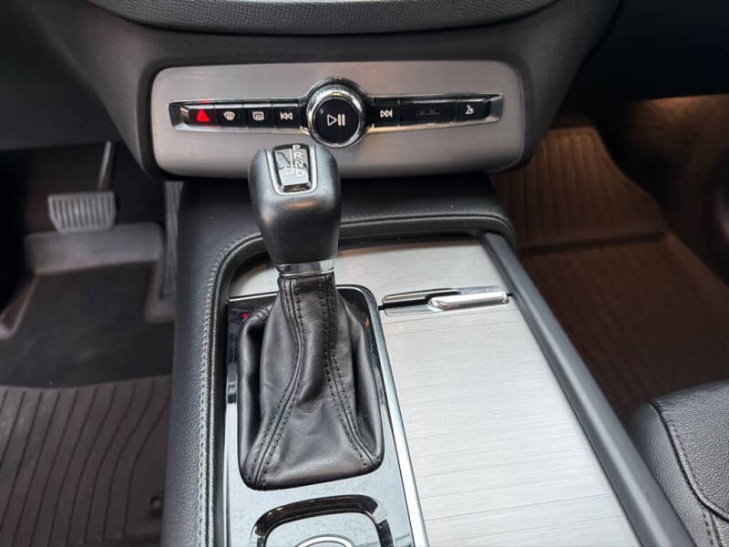 2021 Volvo XC90 T5 Momentum