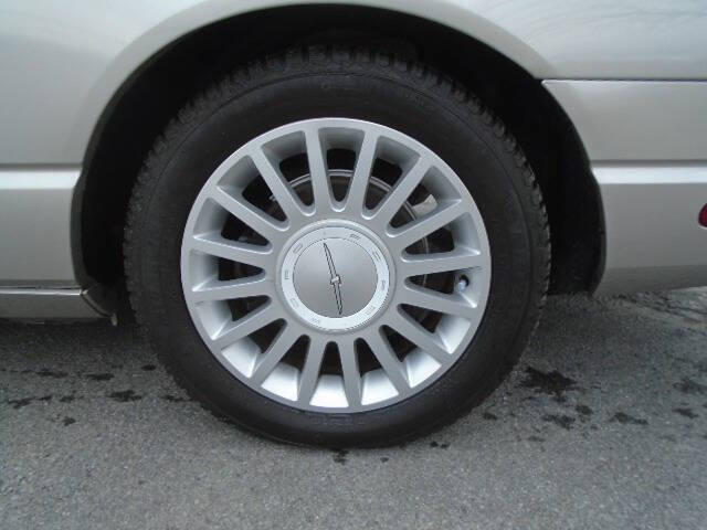 2005 Ford Thunderbird Deluxe