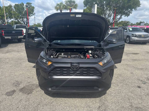 2020 Toyota RAV4 LE