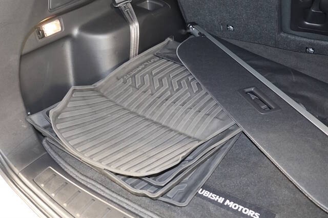 2024 Mitsubishi Outlander ES