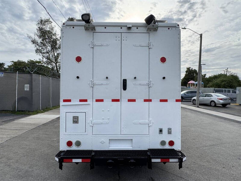 2016 Freightliner MT45 Chassis
