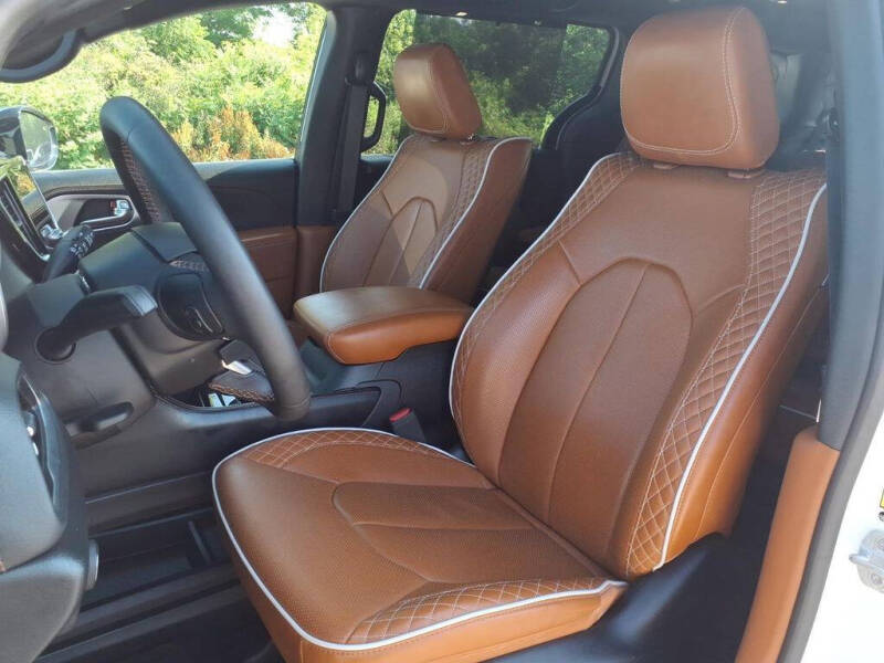 2025 Chrysler Pacifica Pinnacle