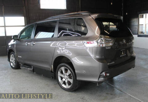 2013 Toyota Sienna SE 8-Passenger