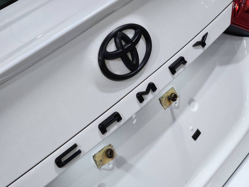 2020 Toyota Camry SE