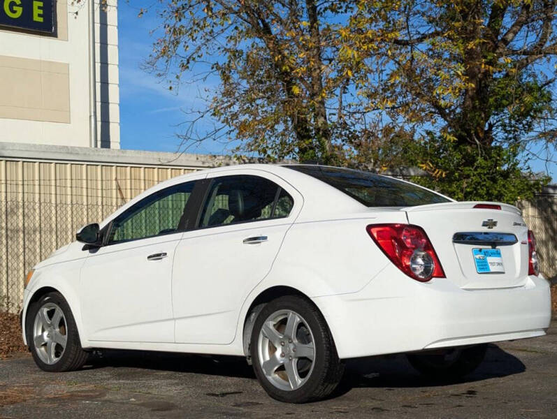 2016 Chevrolet Sonic LTZ photo 4