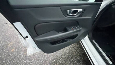 2024 Volvo S60 B5 Core Dark Theme