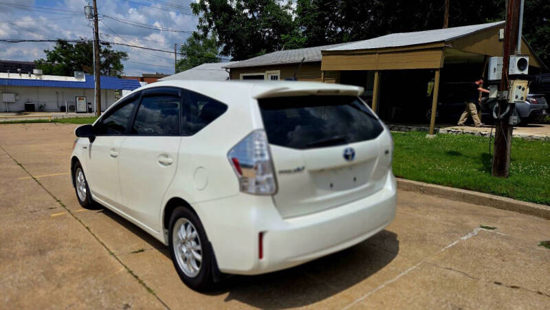 2012 Toyota Prius v Five