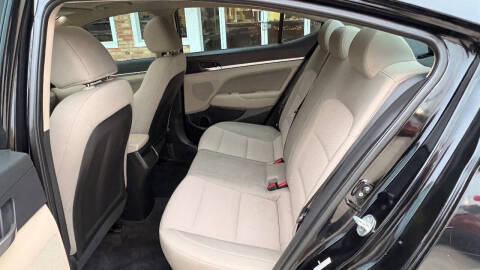 2019 Hyundai Elantra SE