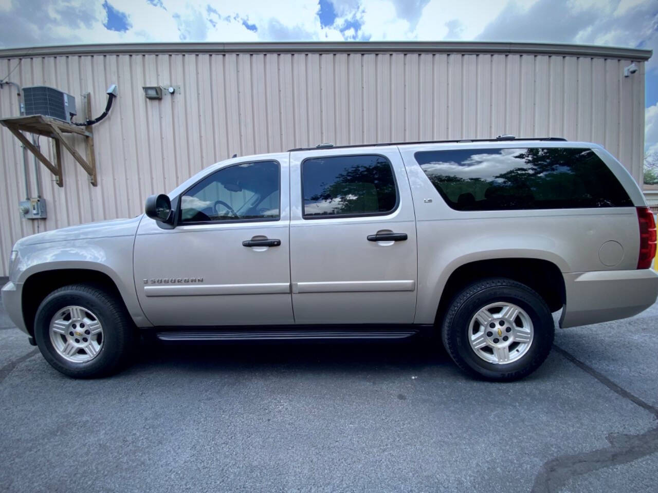 2008 Chevrolet Suburban 3