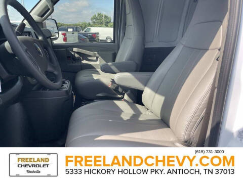 2025 Chevrolet Express 3500