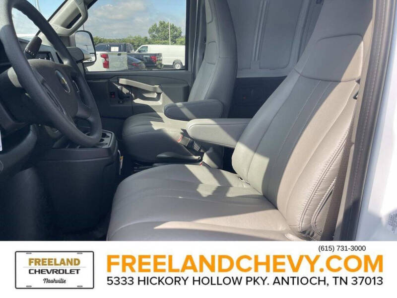 2025 Chevrolet Express 3500