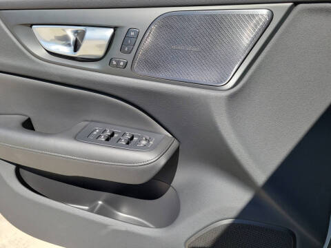 2024 Volvo S60 Recharge T8 Plus Dark Theme