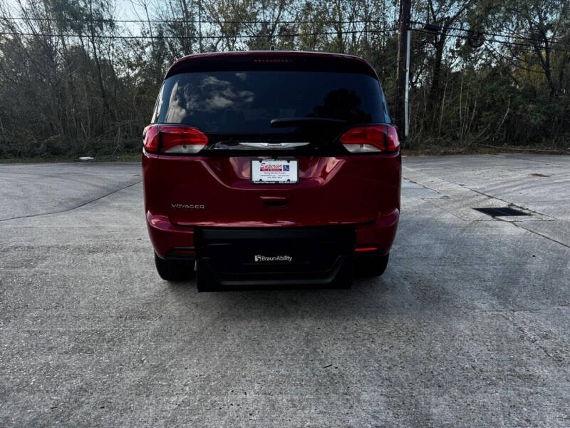 2025 Chrysler Voyager LX