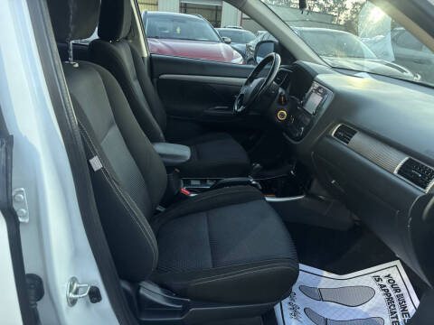 2017 Mitsubishi Outlander ES